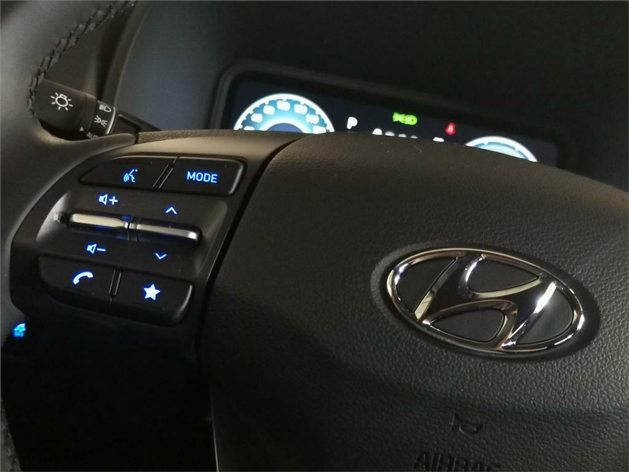 Hyundai Kona EV 115kW 48kWh Tecno 2C - foto 23