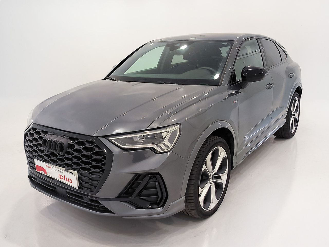 audi q3 2024 /