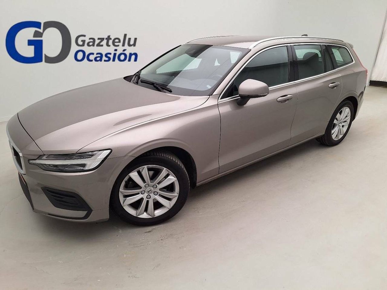 volvo v60 2019 /