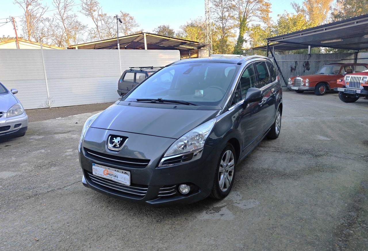 peugeot 5008 2012 /
