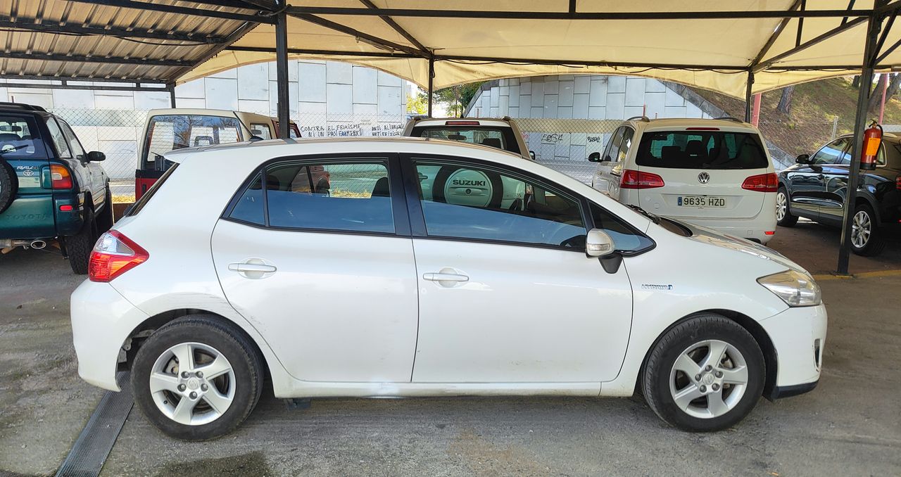 Toyota Auris 1.8 ACTIVE HSD  HIBRID  AUT. - foto 2