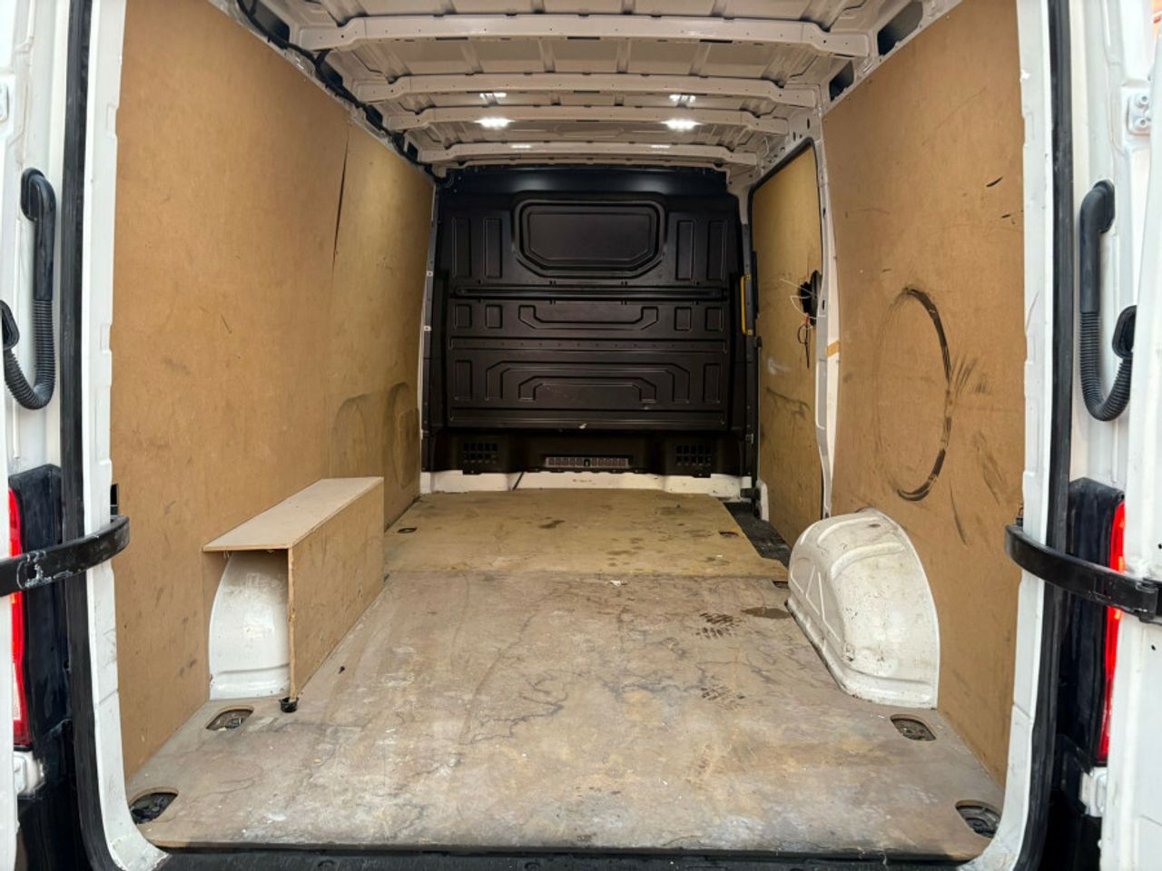 Coche hibrido mbux  de segunda mano - volkswagen crafter 2019 /