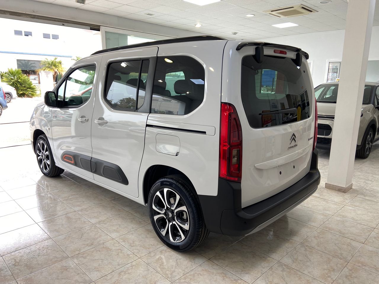 Citroën Berlingo Talla M BlueHDi 130 S&S EAT8 Shine - Foto 2