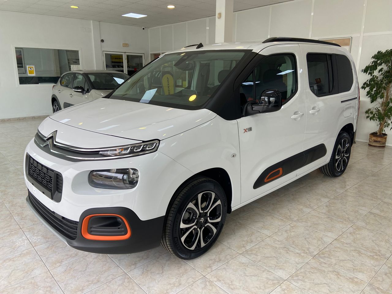 Foto citroën berlingo talla m bluehdi 130 s&s eat8 shine