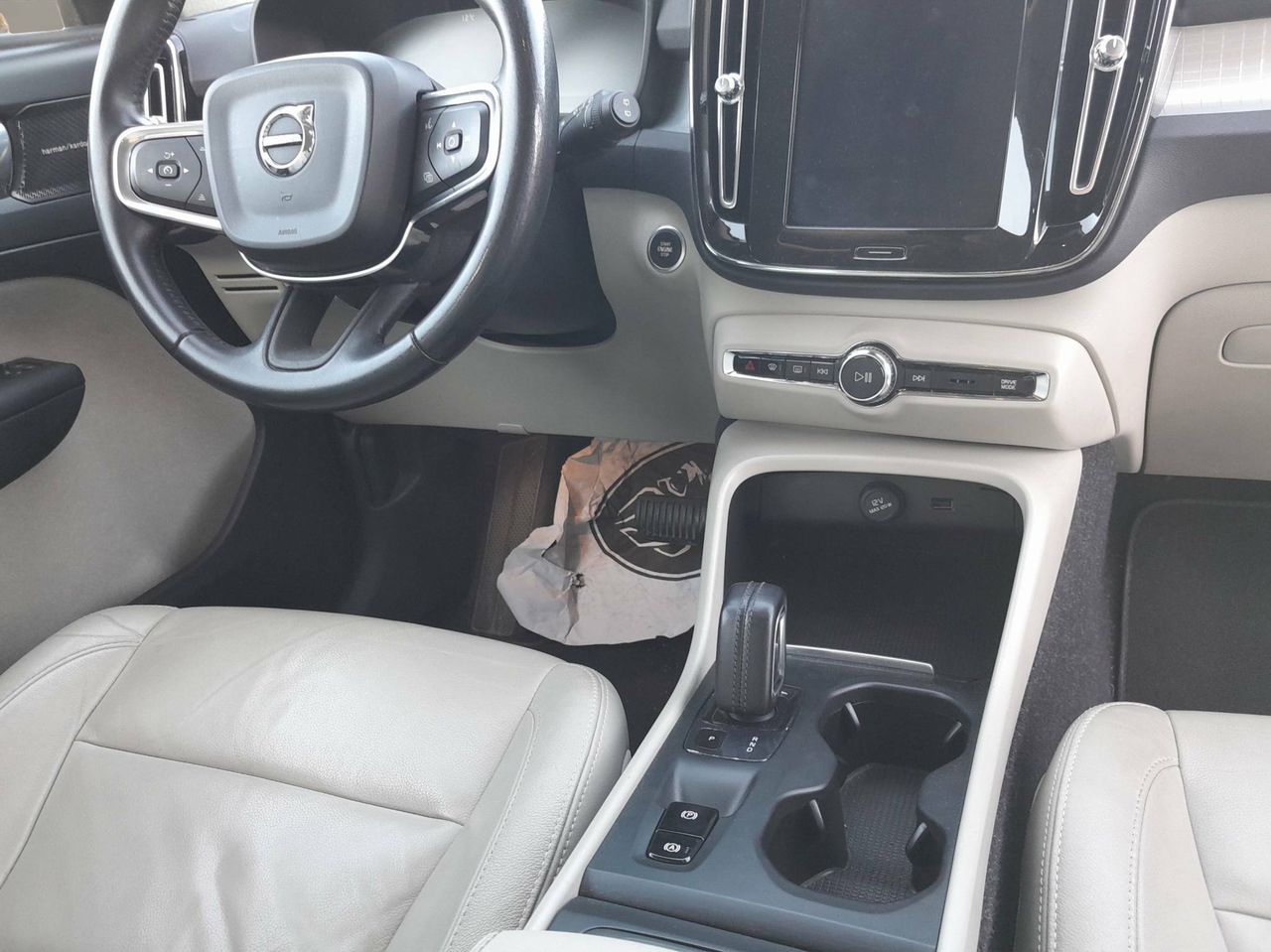 Volvo XC40  2.0 D4 AWD  Auto Momentum - Foto 16