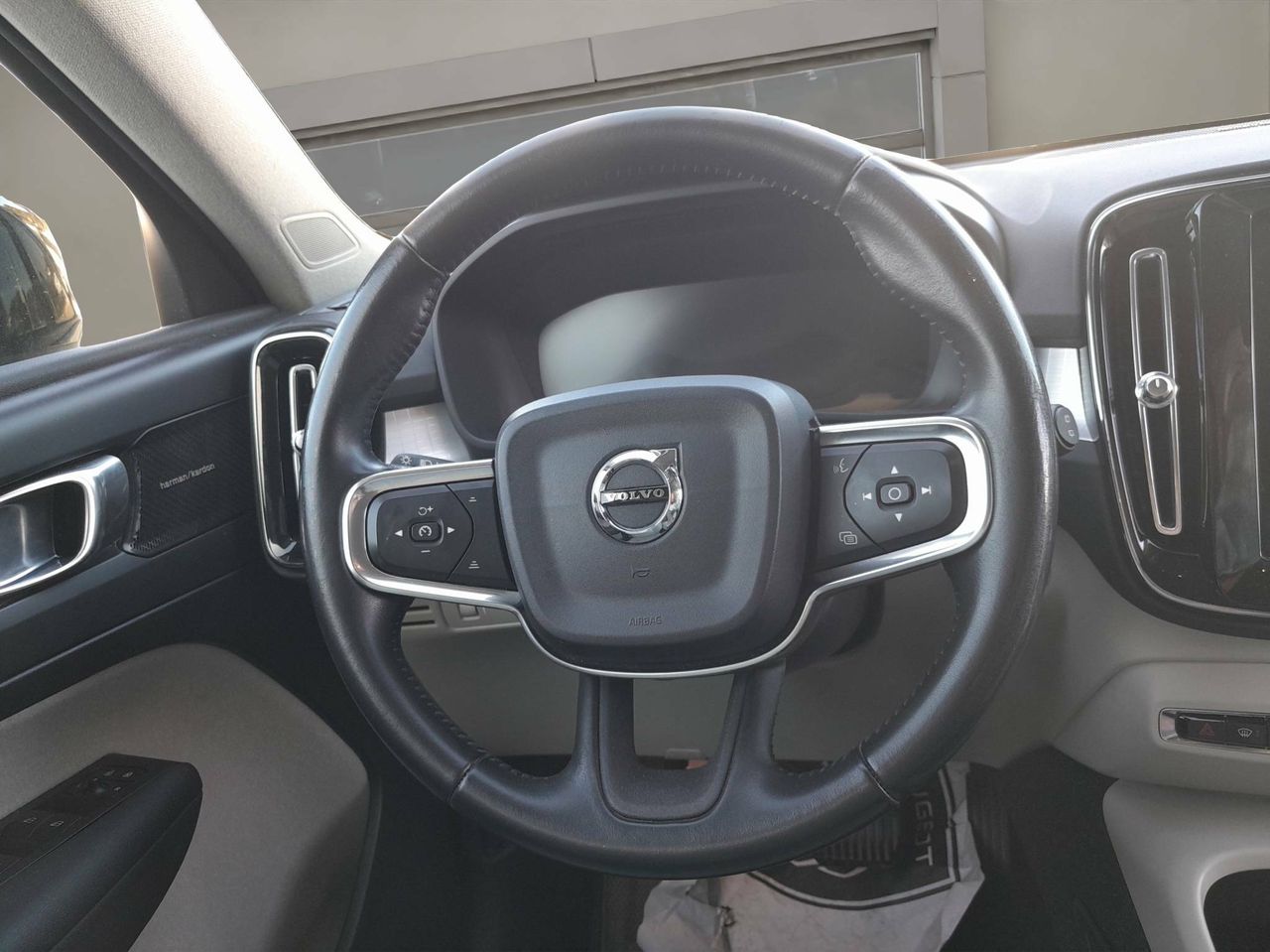 Volvo XC40  2.0 D4 AWD  Auto Momentum - Foto 17