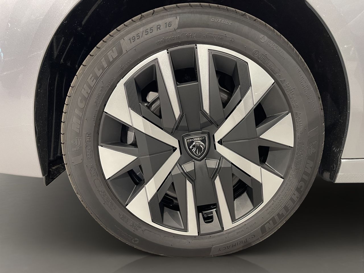 Peugeot 208 Allure HYBRID 110 eDCS6 - Foto 13