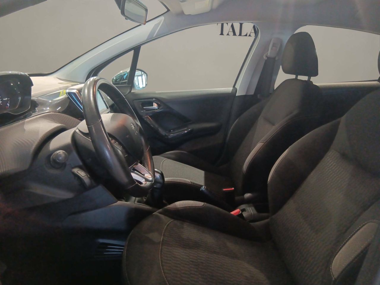 Peugeot 208  3P  1.2L PureTech 82 Style - Foto 15