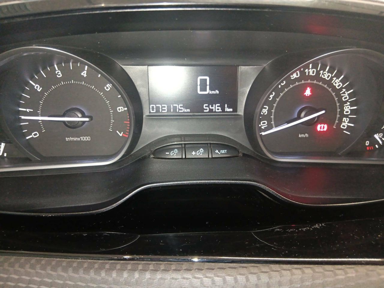 Peugeot 208  3P  1.2L PureTech 82 Style - Foto 7