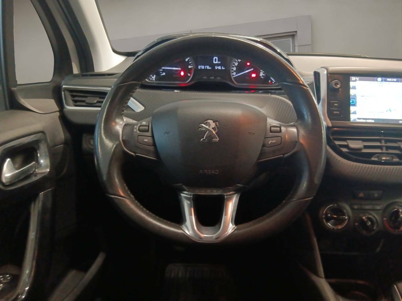 Peugeot 208  3P  1.2L PureTech 82 Style - Foto 6