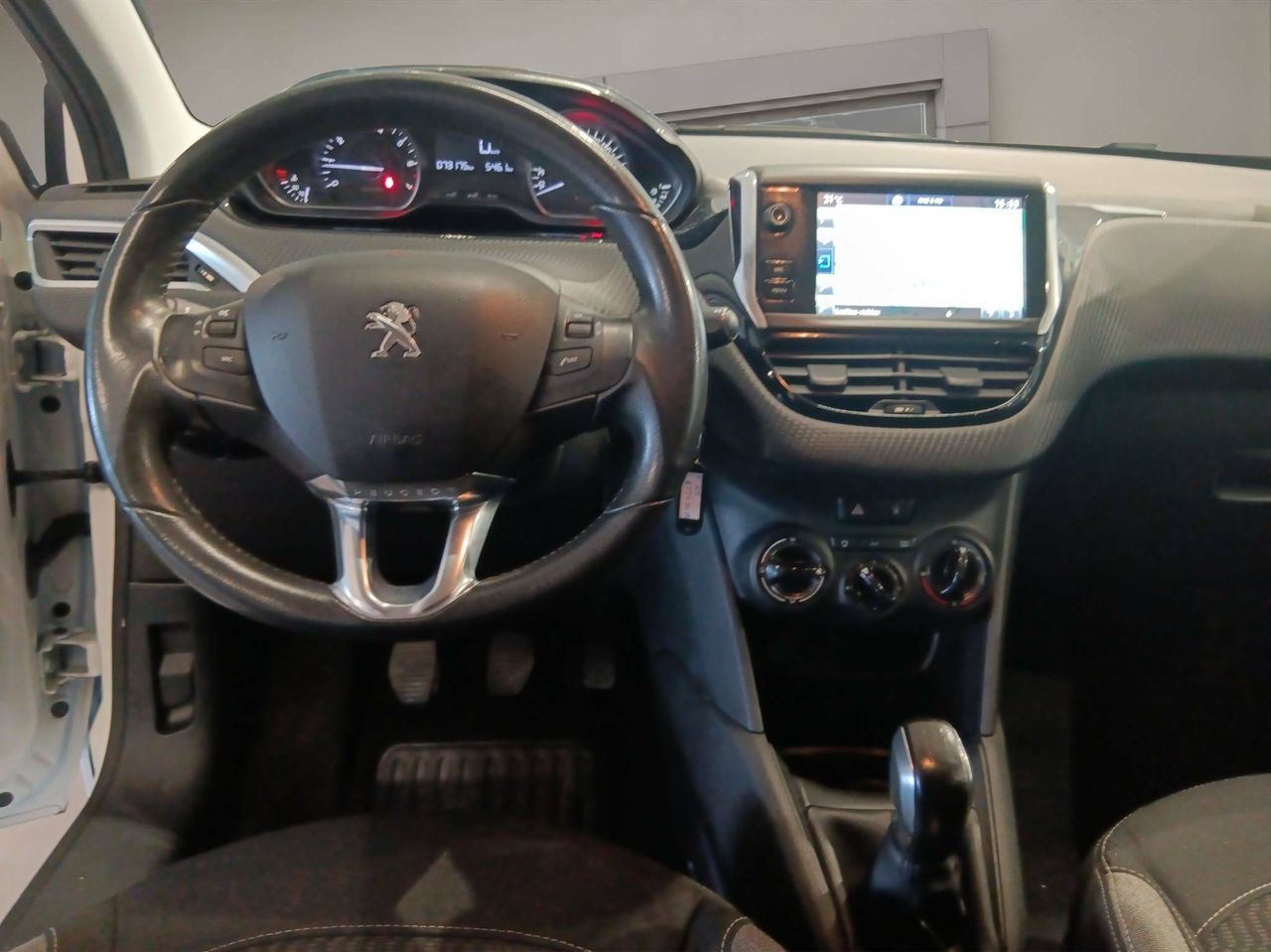 Peugeot 208  3P  1.2L PureTech 82 Style - Foto 14