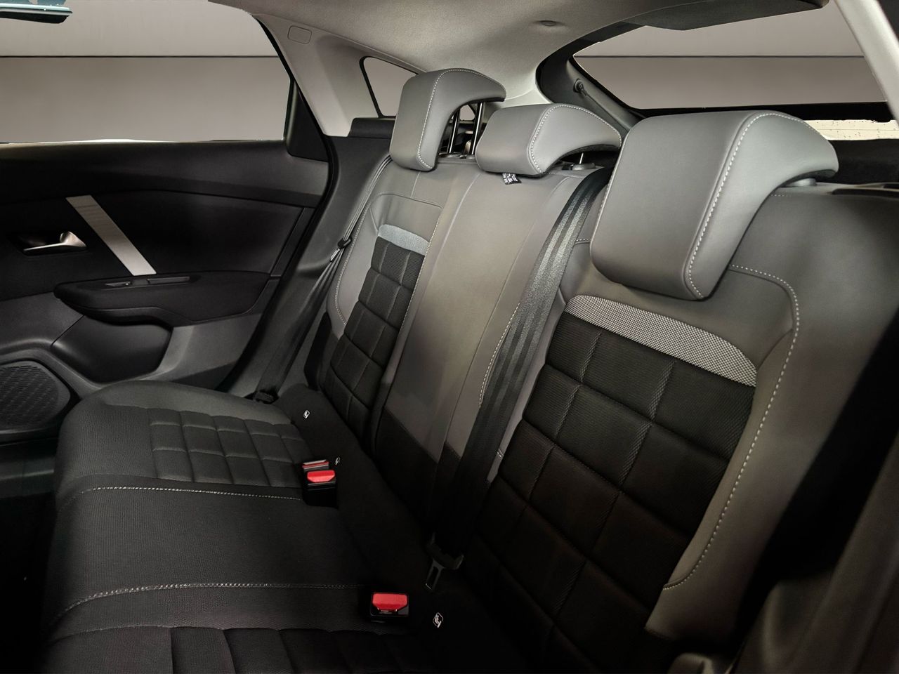 Citroën C4 Hybrid 136 e-DCS6 Business Edition - Foto 12