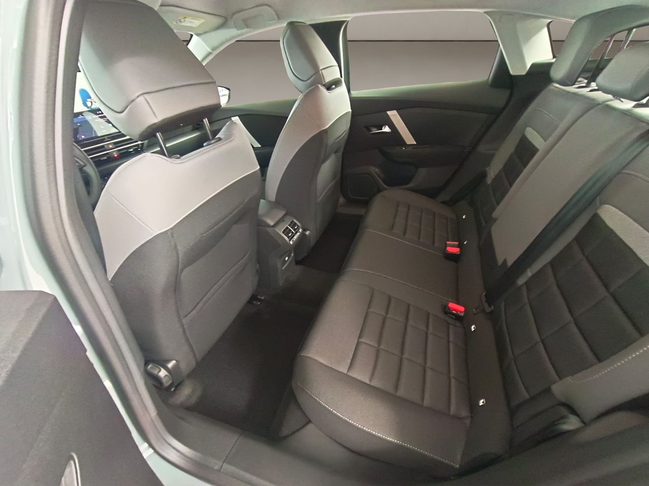 Citroën C4 Hybrid 145 ë-DCS6 Business Edition - Foto 12