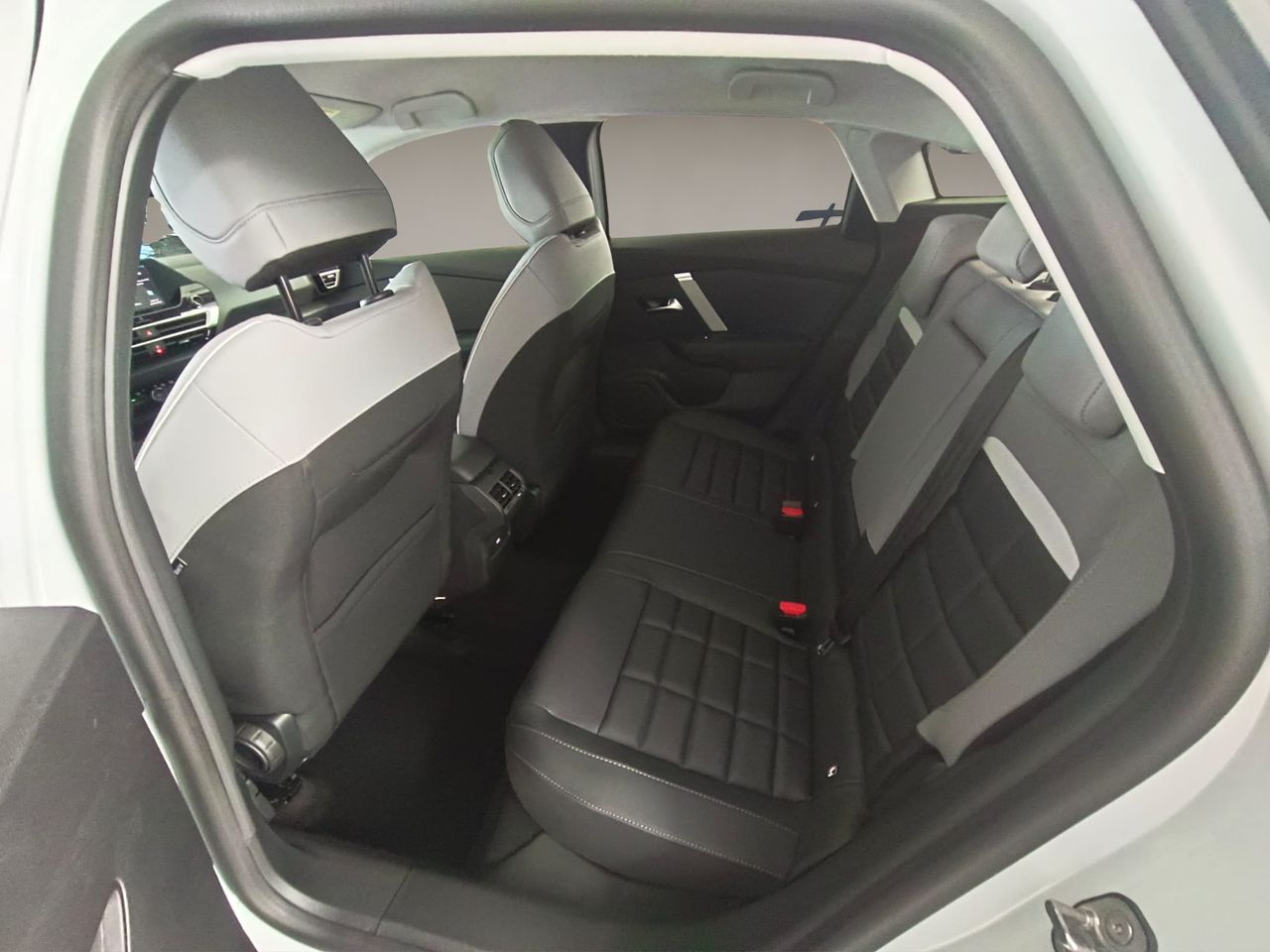 Citroën C4 Hybrid 145 ë-DCS6 Max - Foto 13