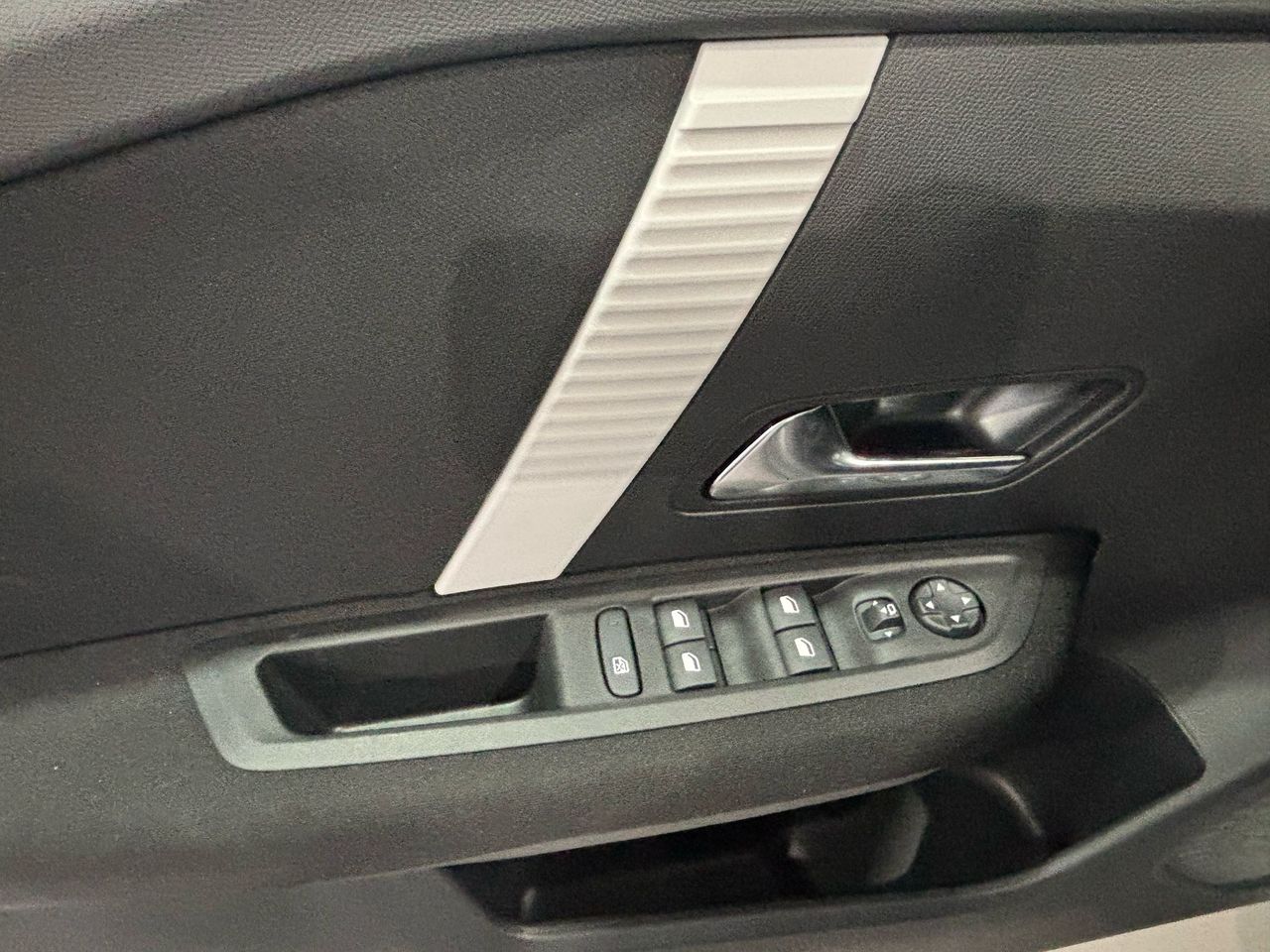 Citroën C4 Hybrid 145 ë-DCS6 Plus - Foto 17