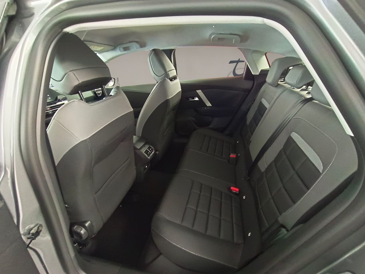 Citroën C4 Hybrid 145 ë-DCS6 Plus - Foto 13