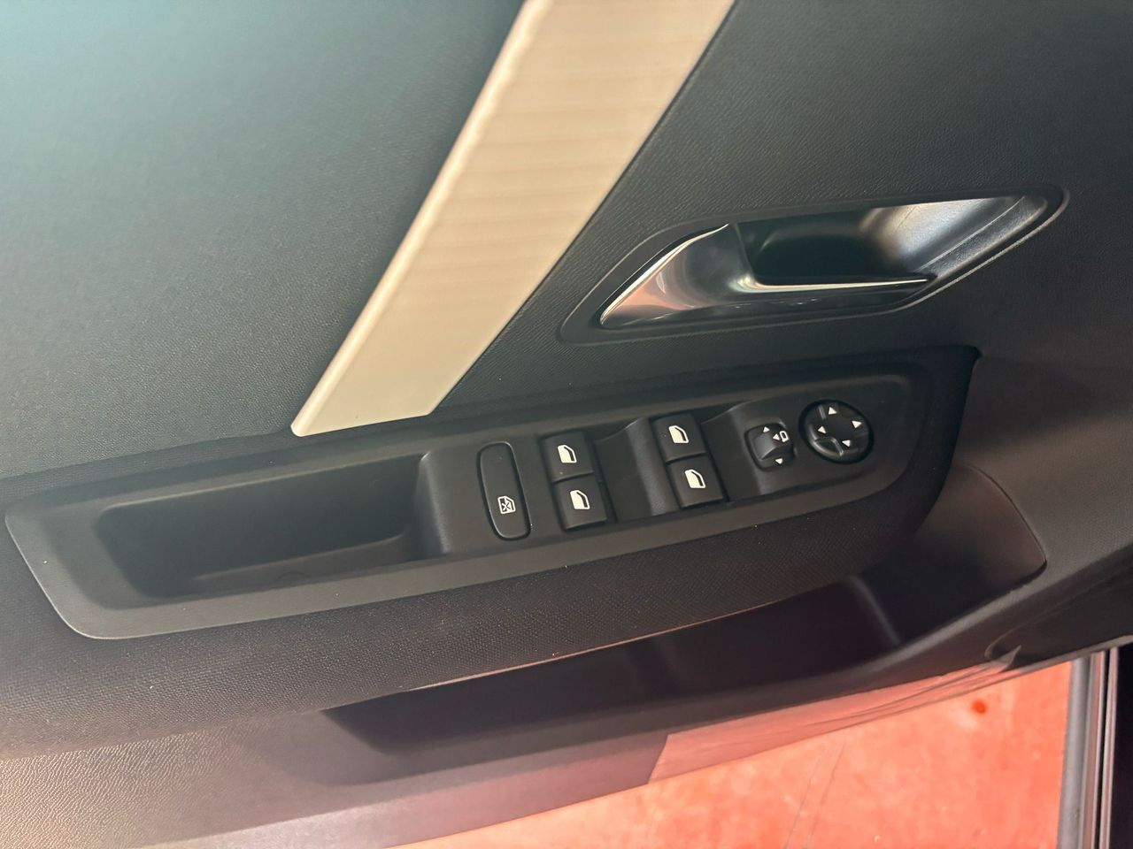 Citroën C4 Hybrid 145 ë-DCS6 Business Edition - Foto 17