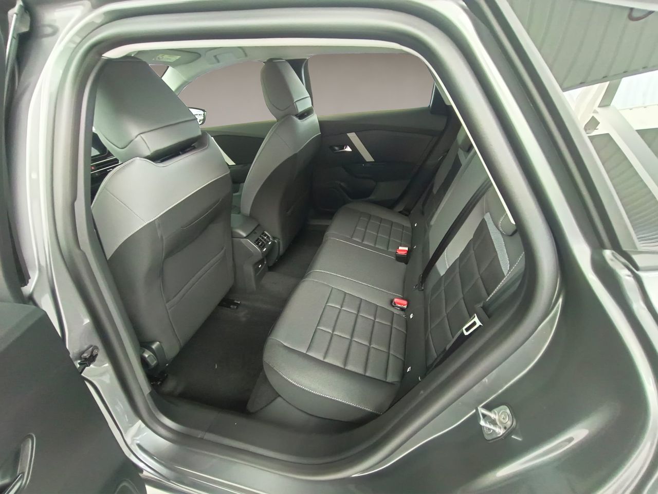 Citroën C4 Hybrid 145 ë-DCS6 Business Edition - Foto 13