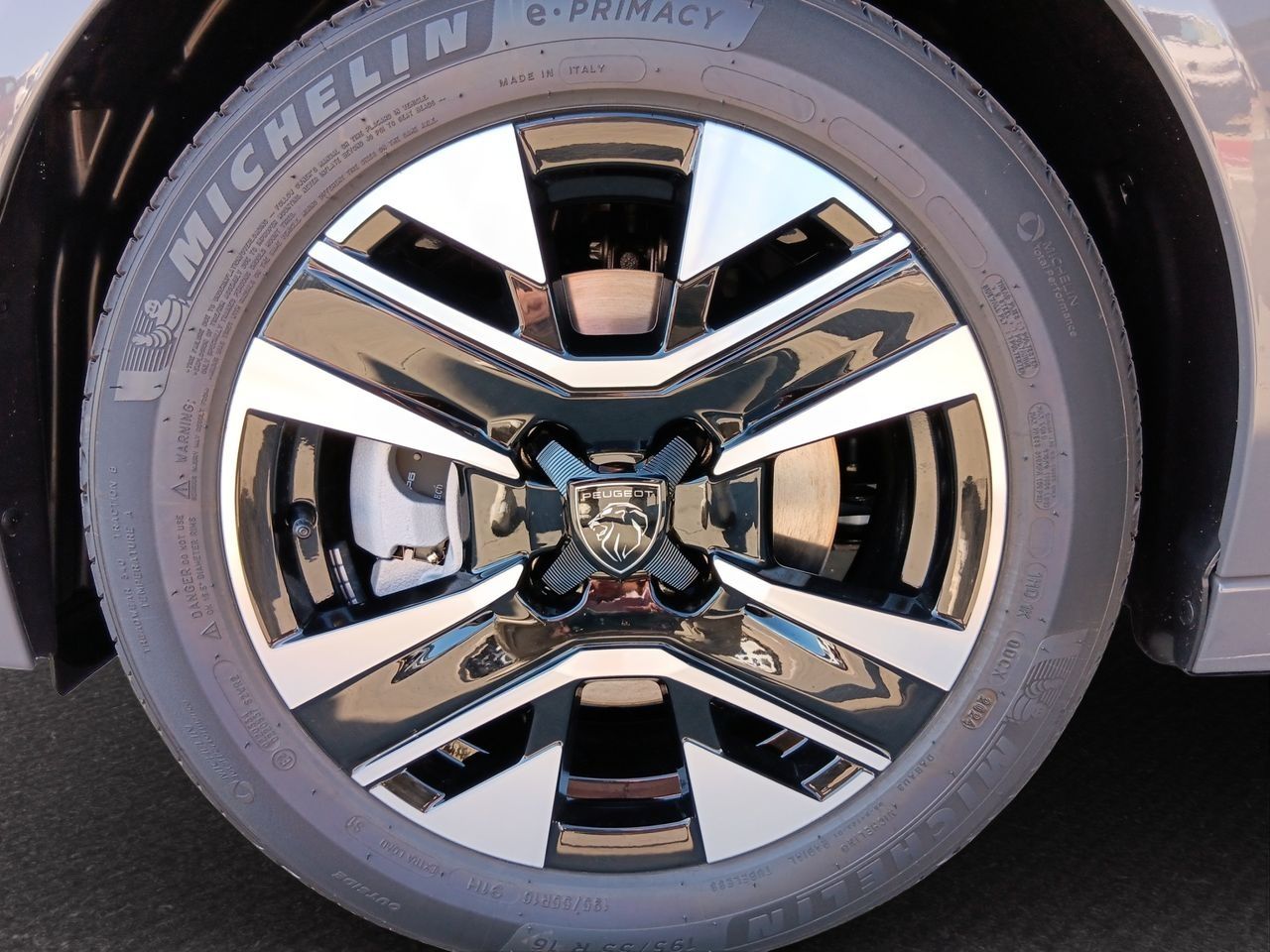 Peugeot 208 Allure HYBRID 110 eDCS6 - Foto 7