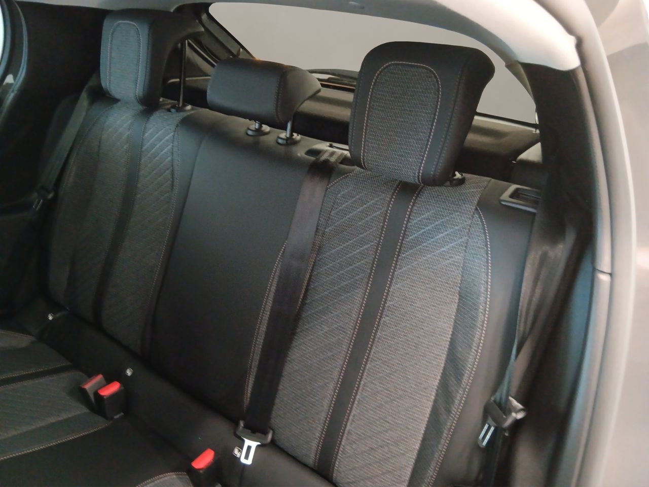 Peugeot 208 Allure HYBRID 110 eDCS6 - Foto 12