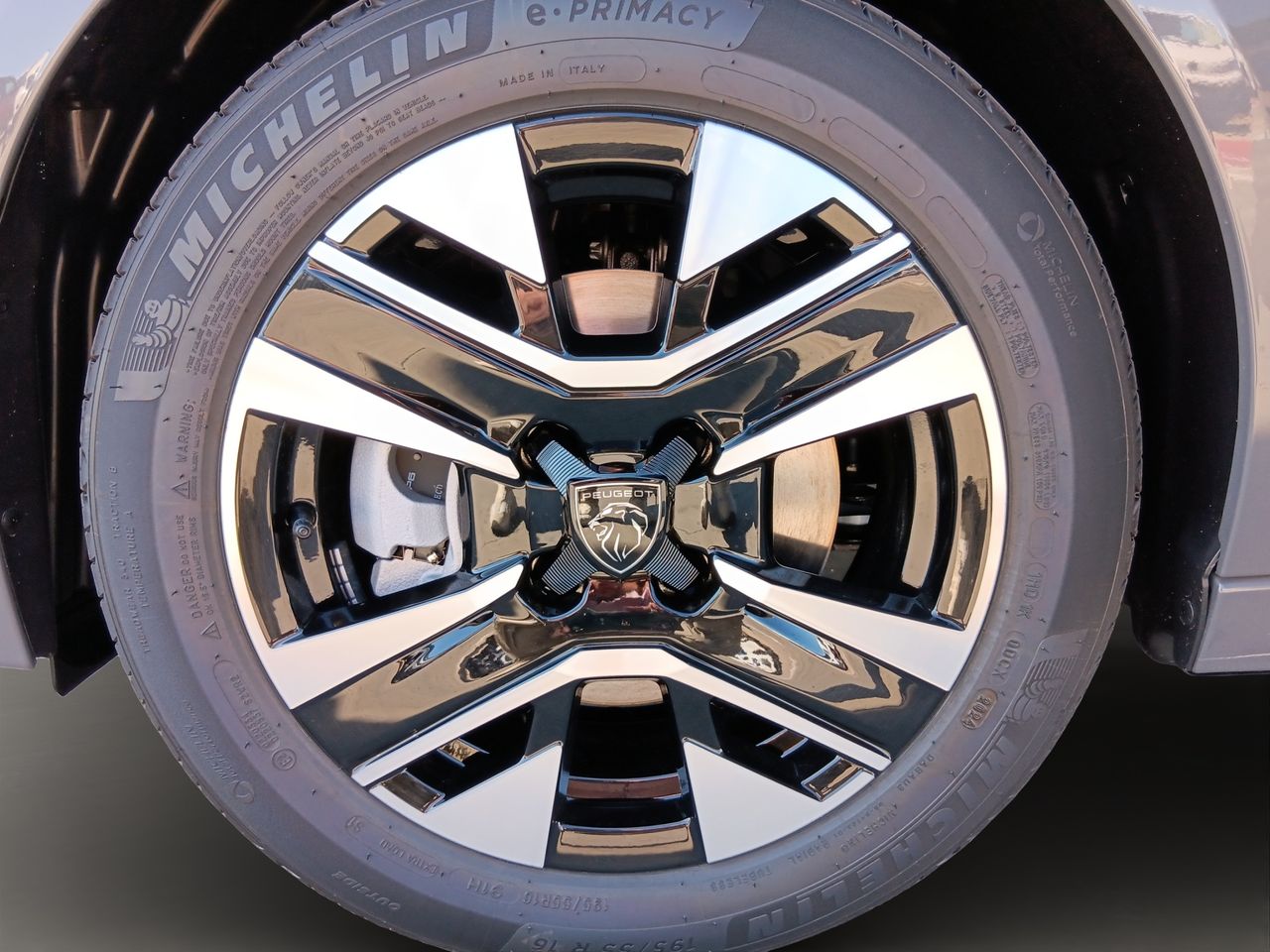 Peugeot 208 Allure HYBRID 110 eDCS6 - Foto 13