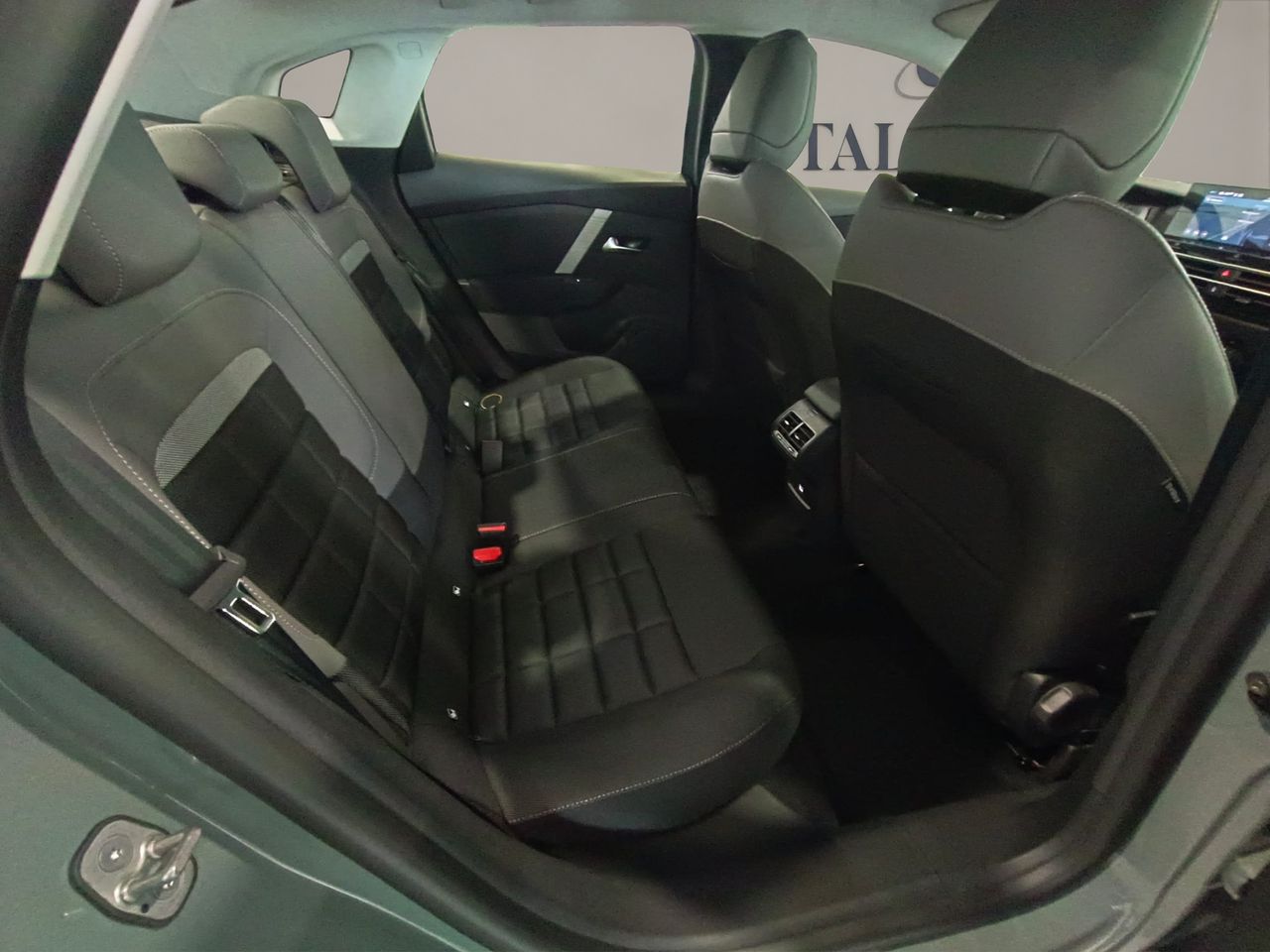 Citroën C4 X Hybrid 145 ë-DCS6 Plus - Foto 13