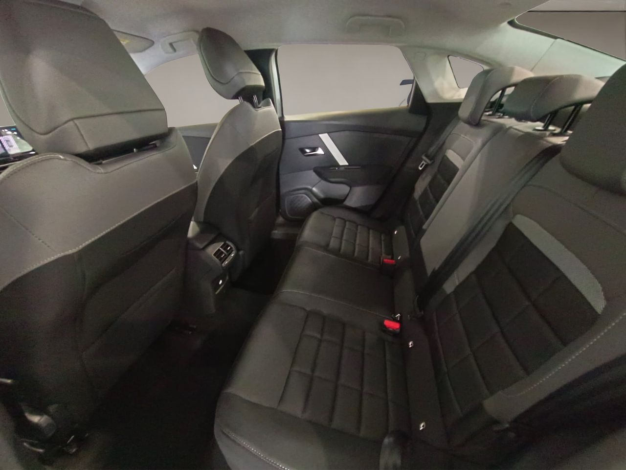 Citroën C4 X Hybrid 145 ë-DCS6 Business Edition - Foto 13