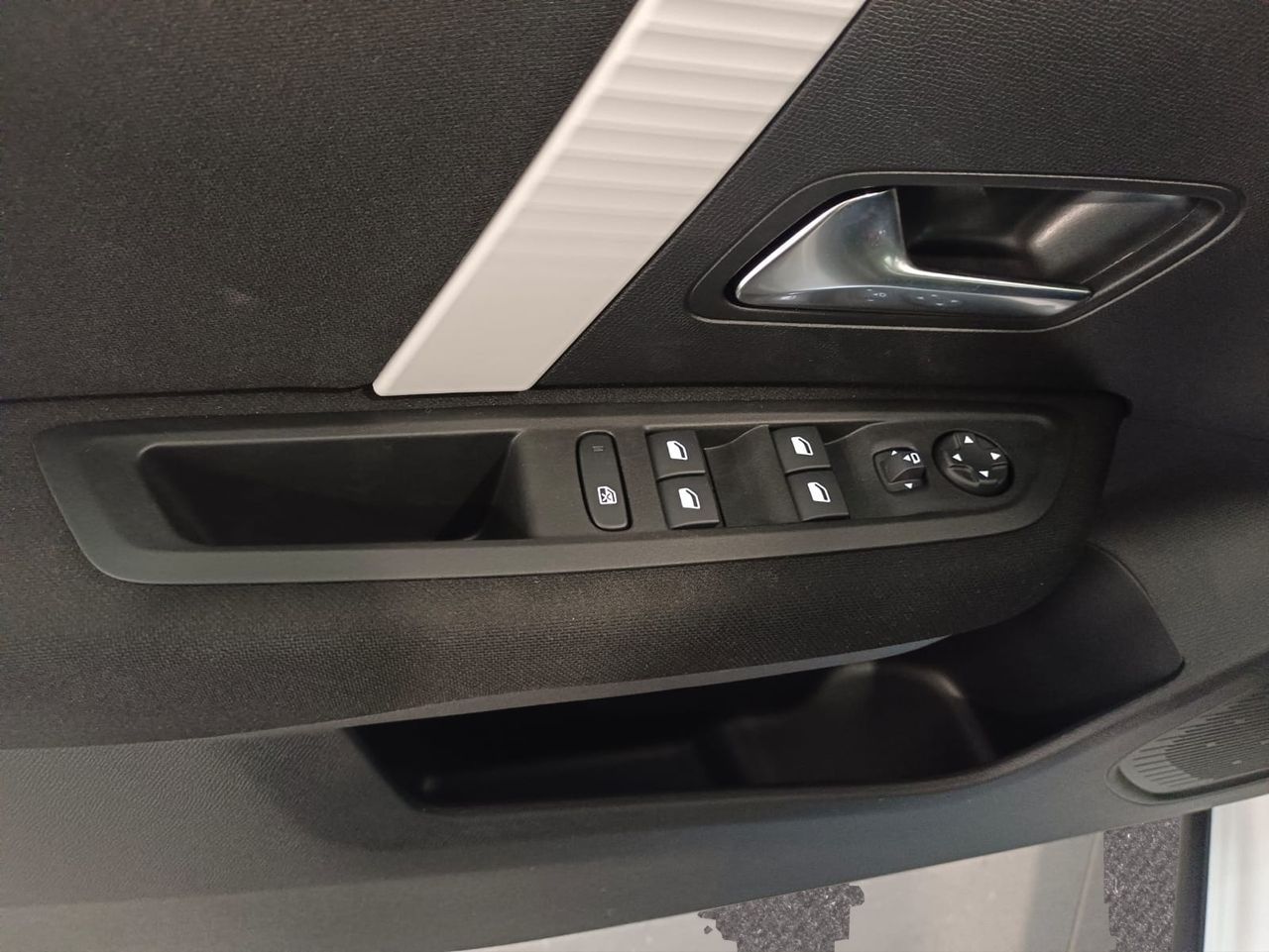 Citroën C4 X Hybrid 145 ë-DCS6 Business Edition - Foto 13