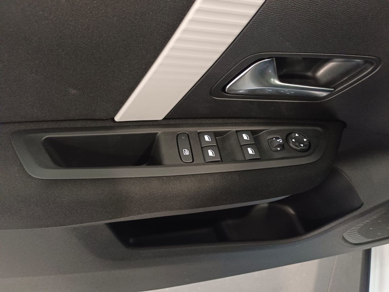 Citroën C4 X Hybrid 145 ë-DCS6 Business Edition - Foto 16