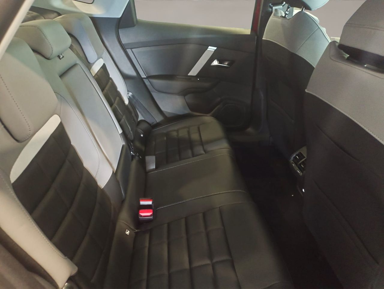 Citroën C4 X Hybrid 145 ë-DCS6 Max - Foto 13