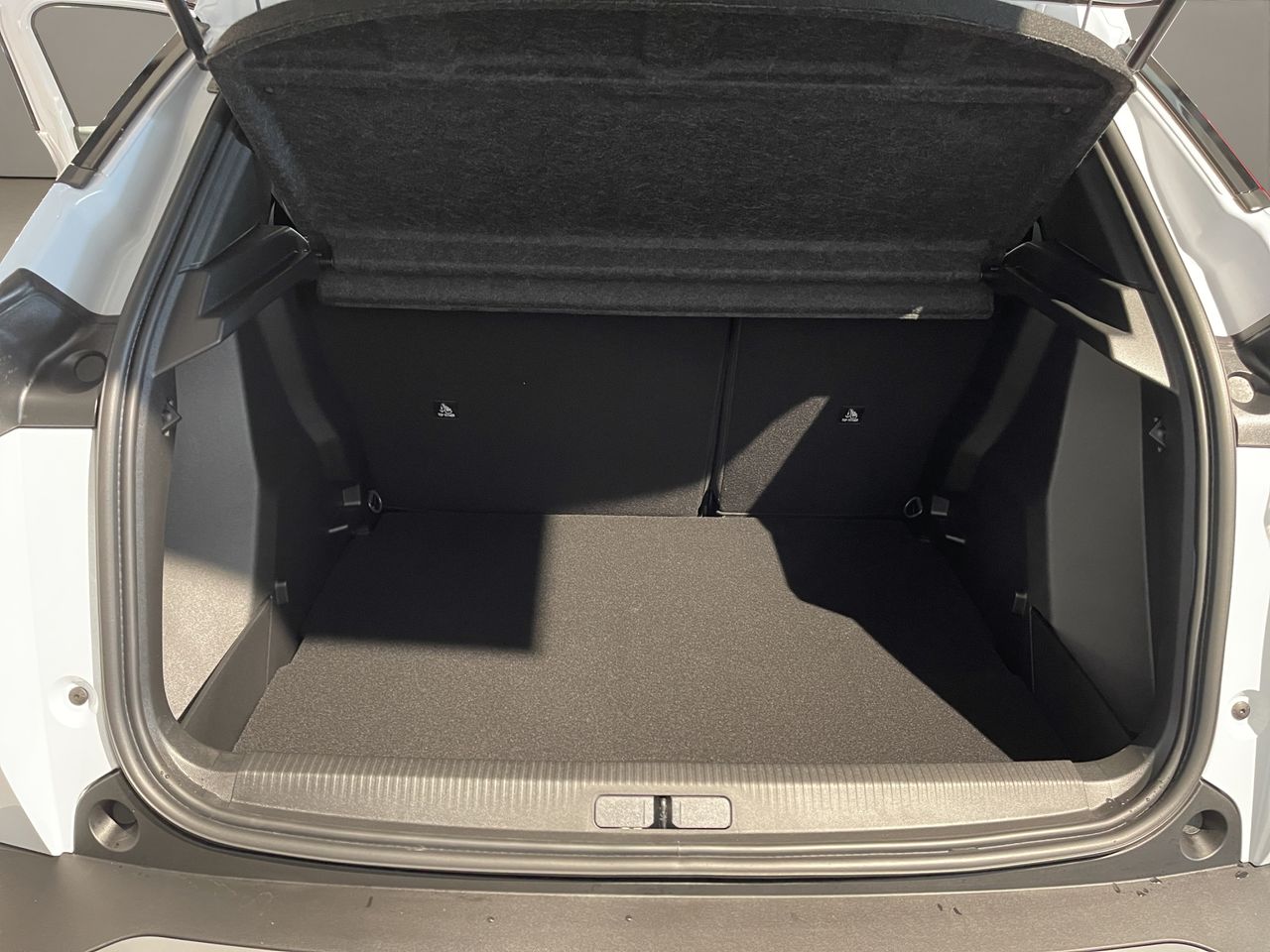 Peugeot 2008 N2008 Allure Hybrid 145 eDCS6 - Foto 9