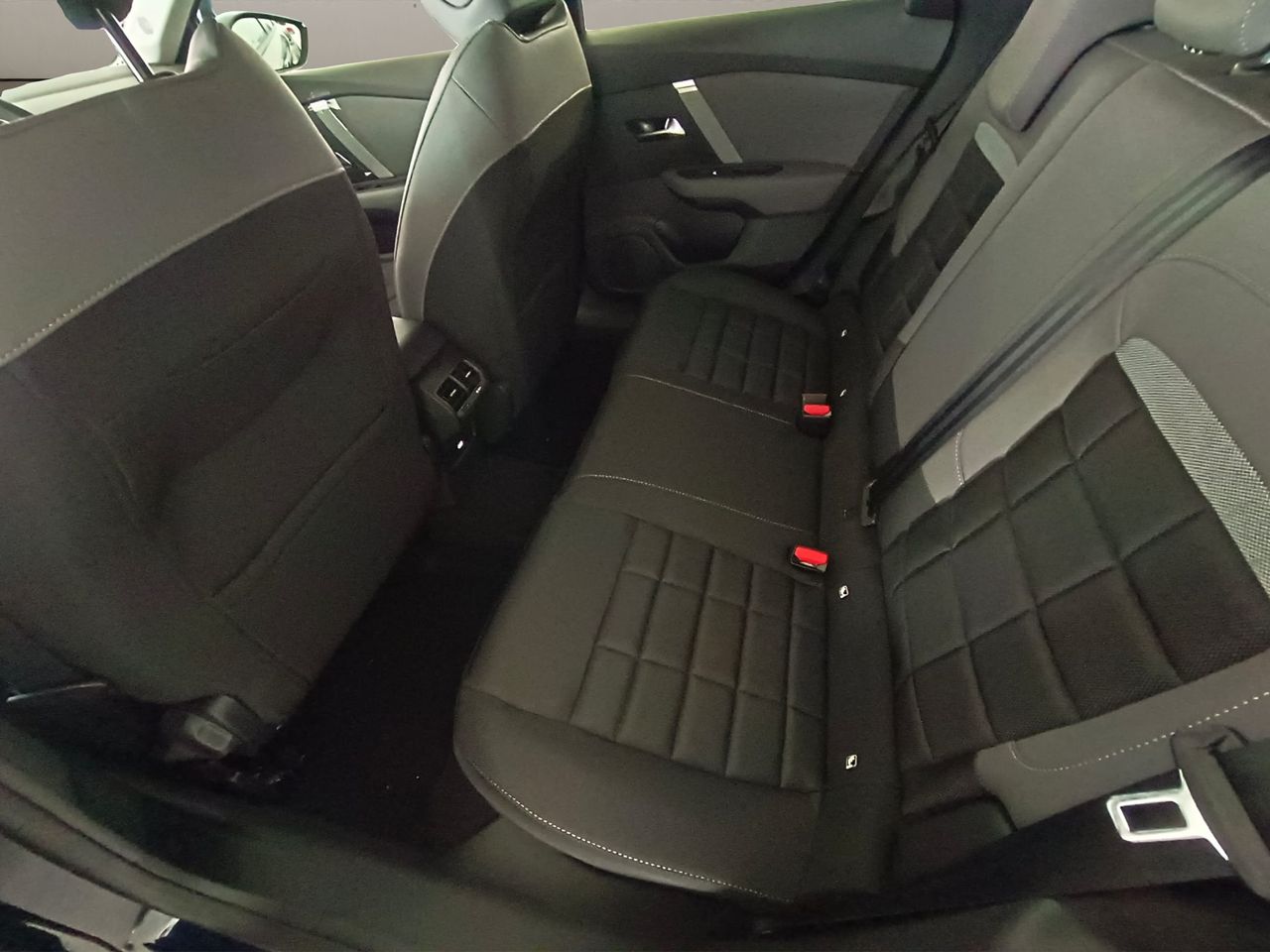 Citroën C4 Hybrid 145 ë-DCS6 Collection - Foto 12