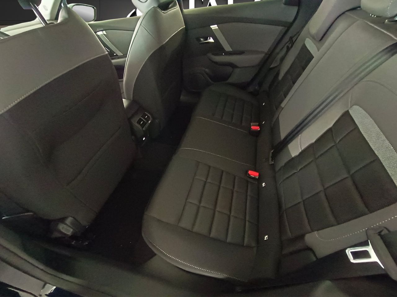 Citroën C4 Hybrid 145 ë-DCS6 Collection - Foto 10