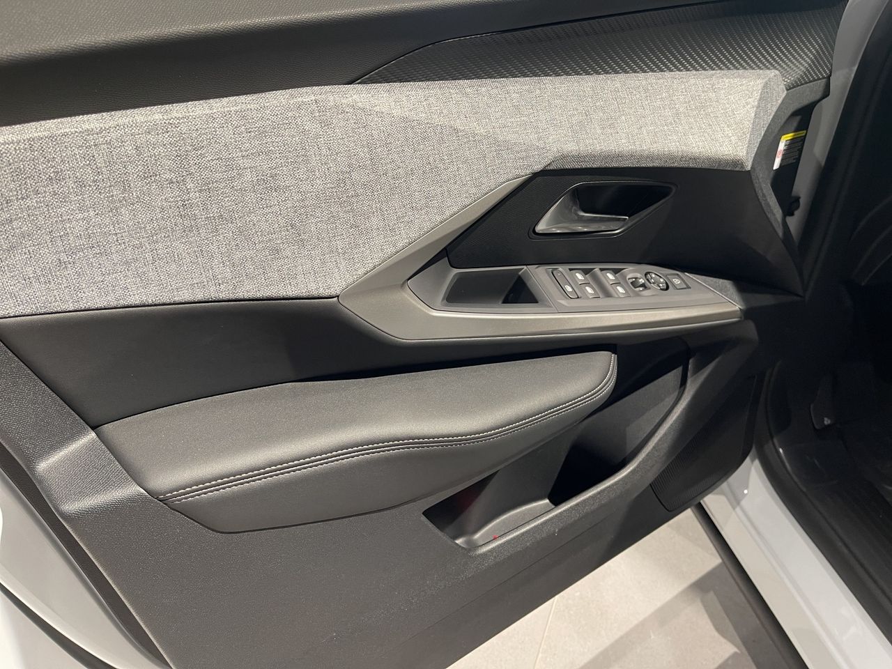 Peugeot 3008 Hybrid 1.2 107KW Allure eDCS6 - Foto 20