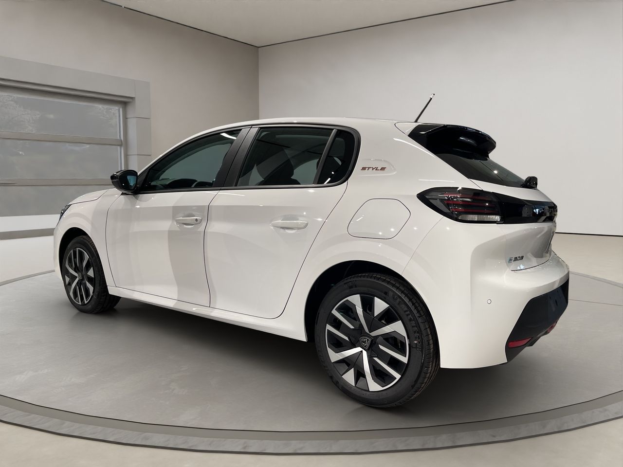 Peugeot e-208 Style Eléctrico 136 (100 Kw) - Foto 9