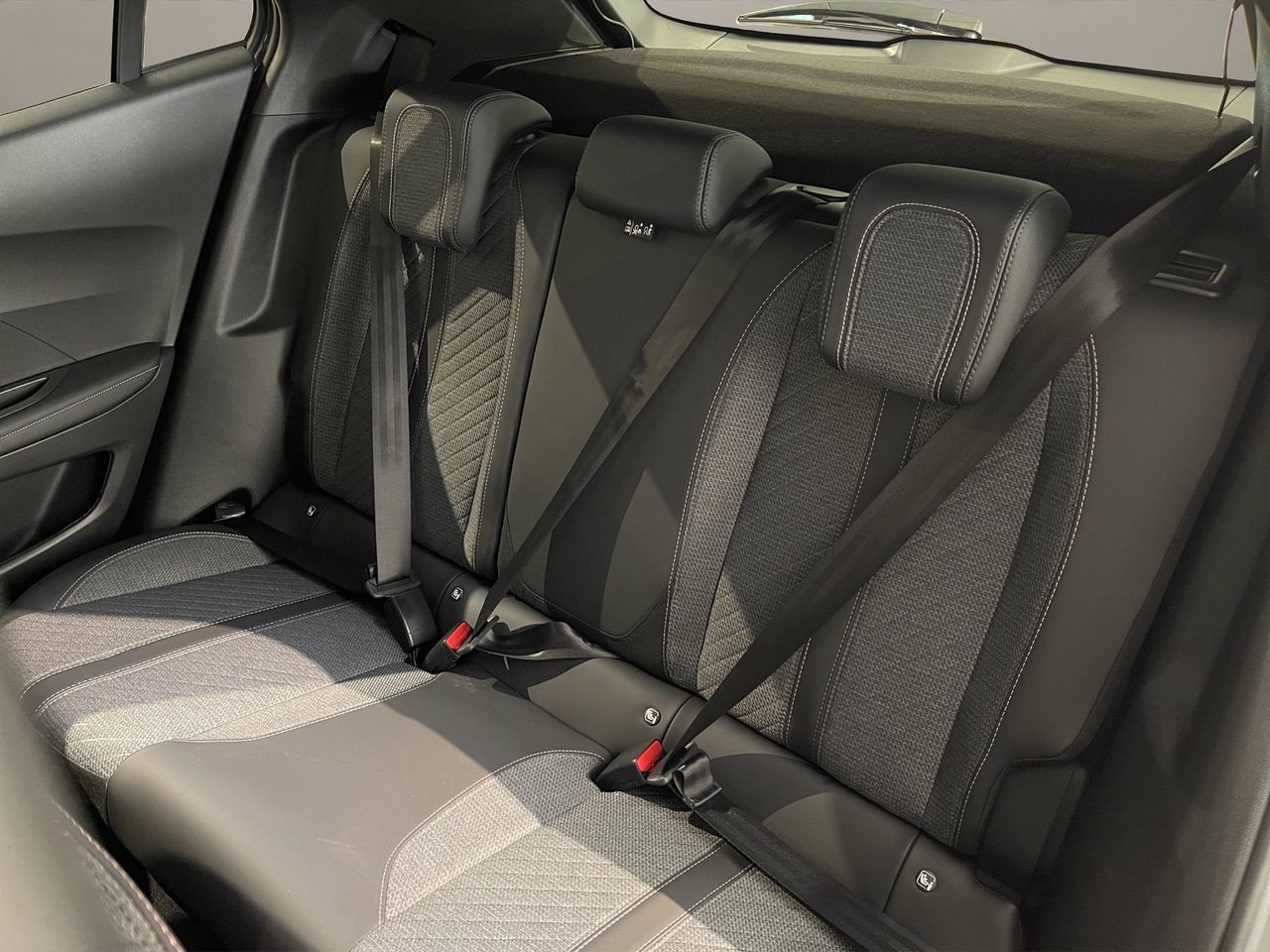 Peugeot 2008 N2008 Allure Hybrid 145 eDCS6 - Foto 12