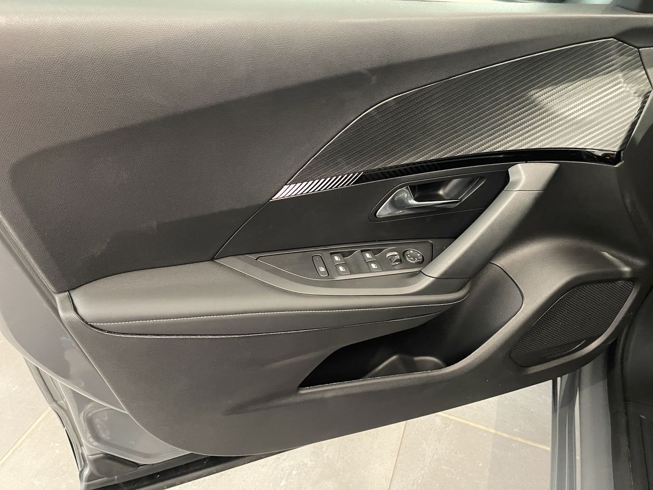 Peugeot 2008 N2008 Allure Hybrid 145 eDCS6 - Foto 17