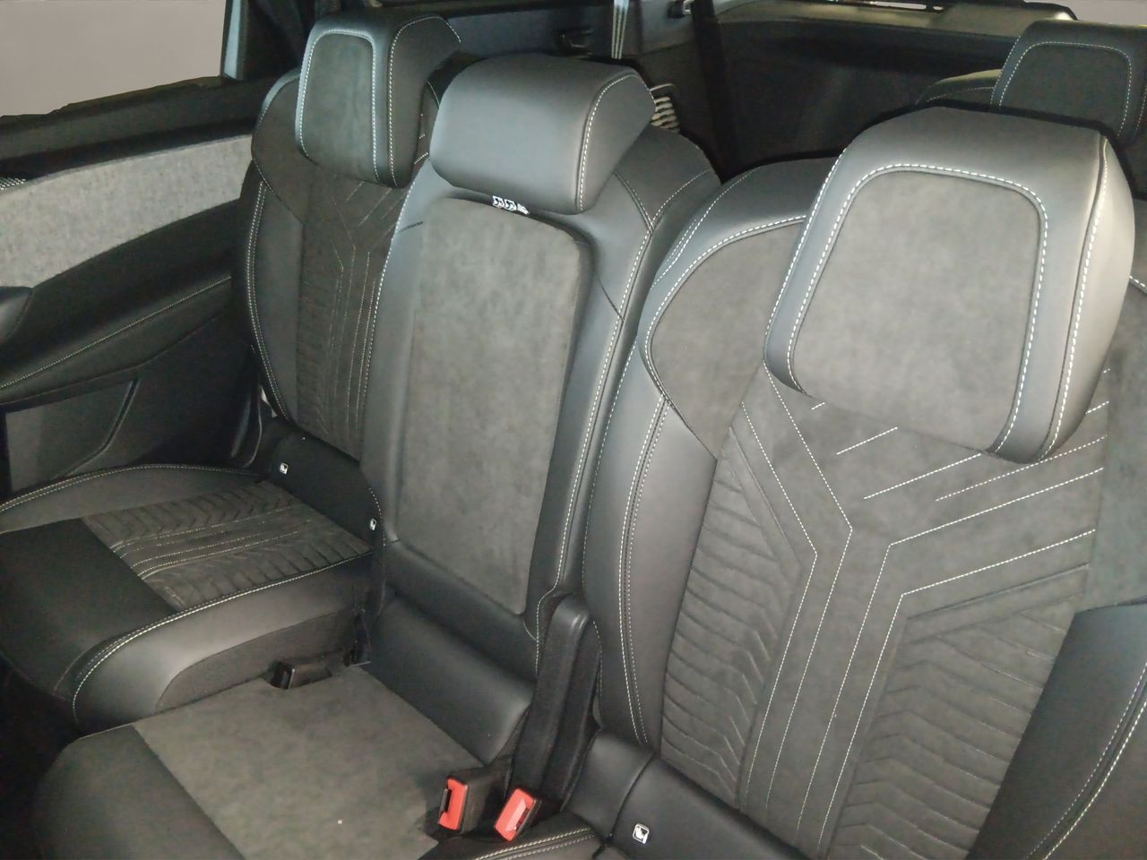 Peugeot e-5008 GT Eléctrico 157kW - Foto 12