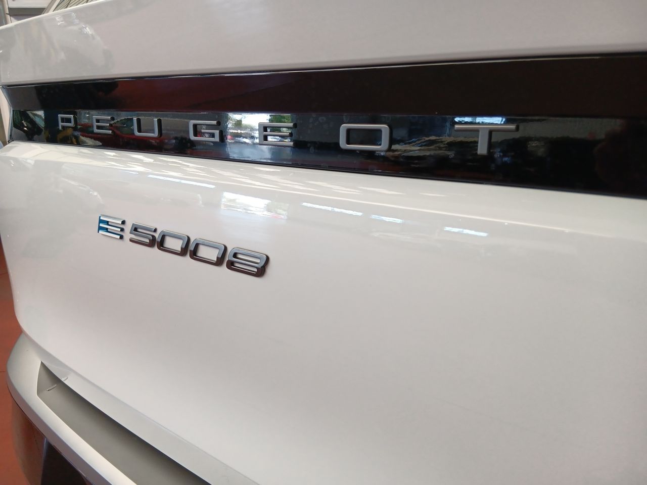 Peugeot e-5008 GT Eléctrico 157kW - Foto 15