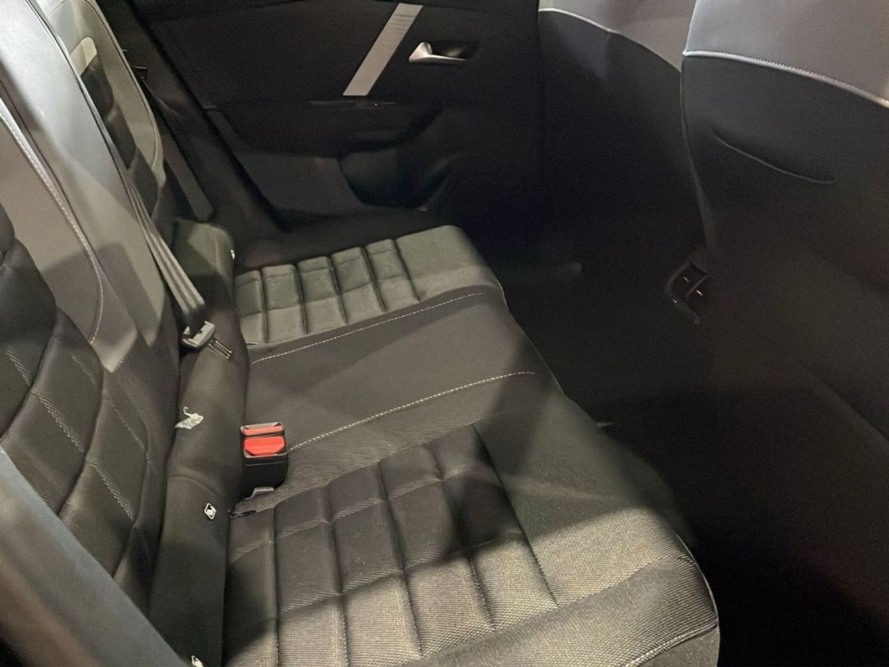 Citroën C4 Hybrid 145 ë-DCS6 Plus - Foto 9