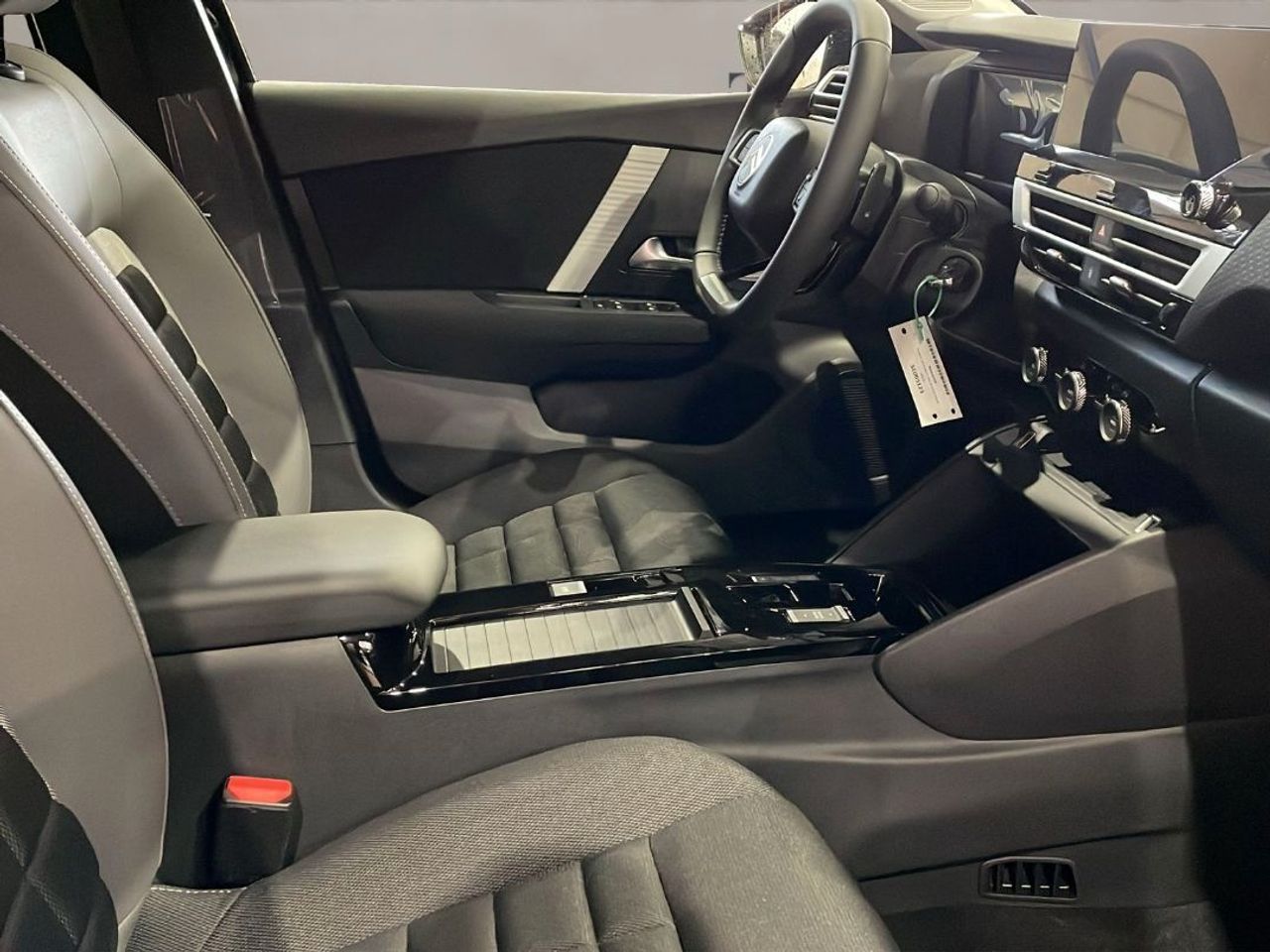 Citroën C4 Hybrid 145 ë-DCS6 Plus - Foto 8