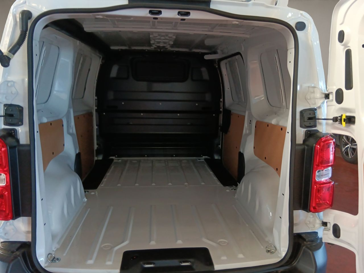 Peugeot Expert Expert Furgón BlueHDi 120 S&S 6 Vel. MAN Long  - Foto 8