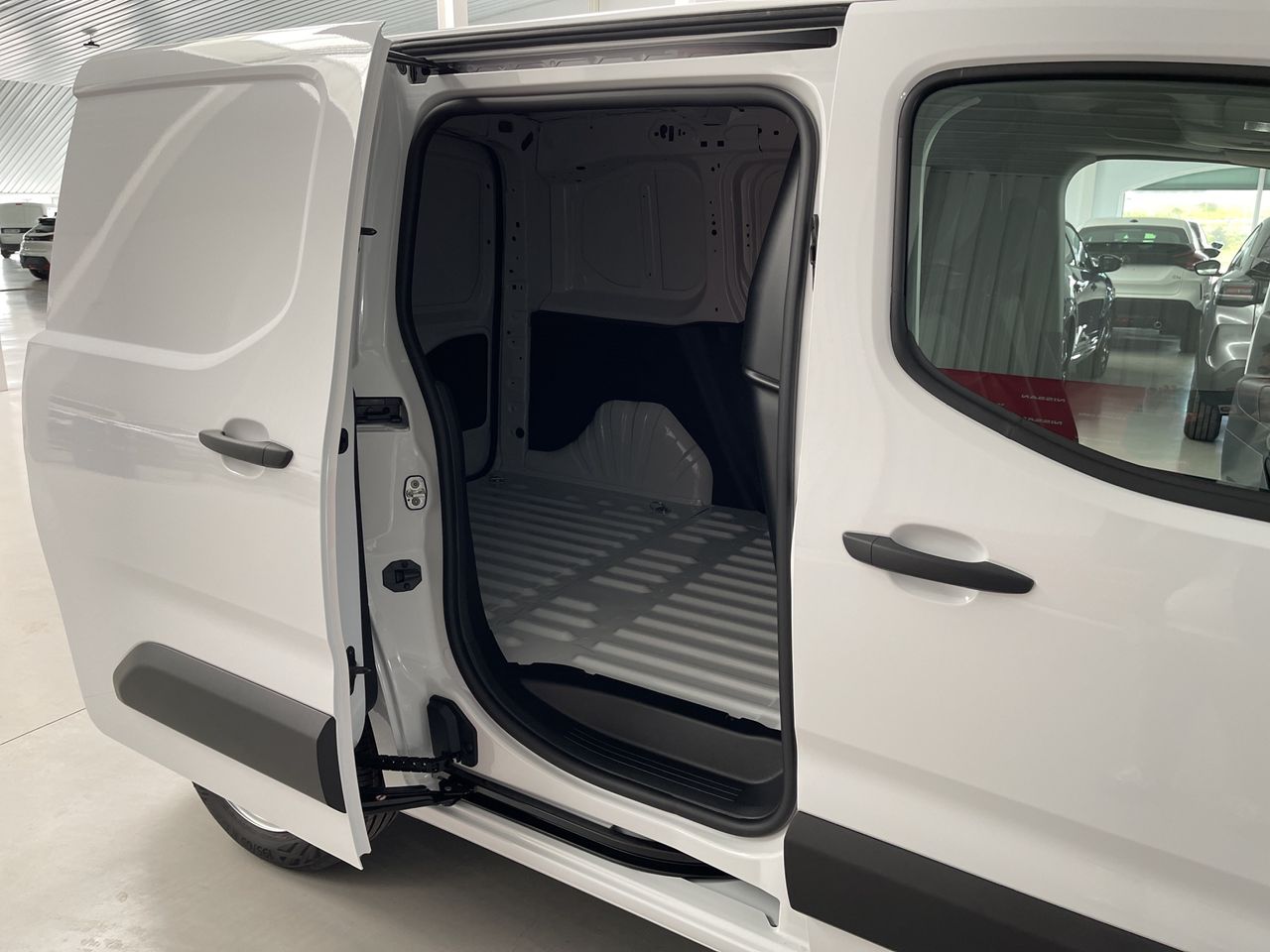 Peugeot Partner Partner Standard 600kg BlueHDi 100 S&S 6 Vel. MAN  - Foto 12