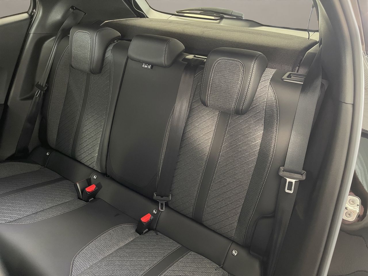 Peugeot 2008 N2008 Allure Hybrid 145 eDCS6 - Foto 12