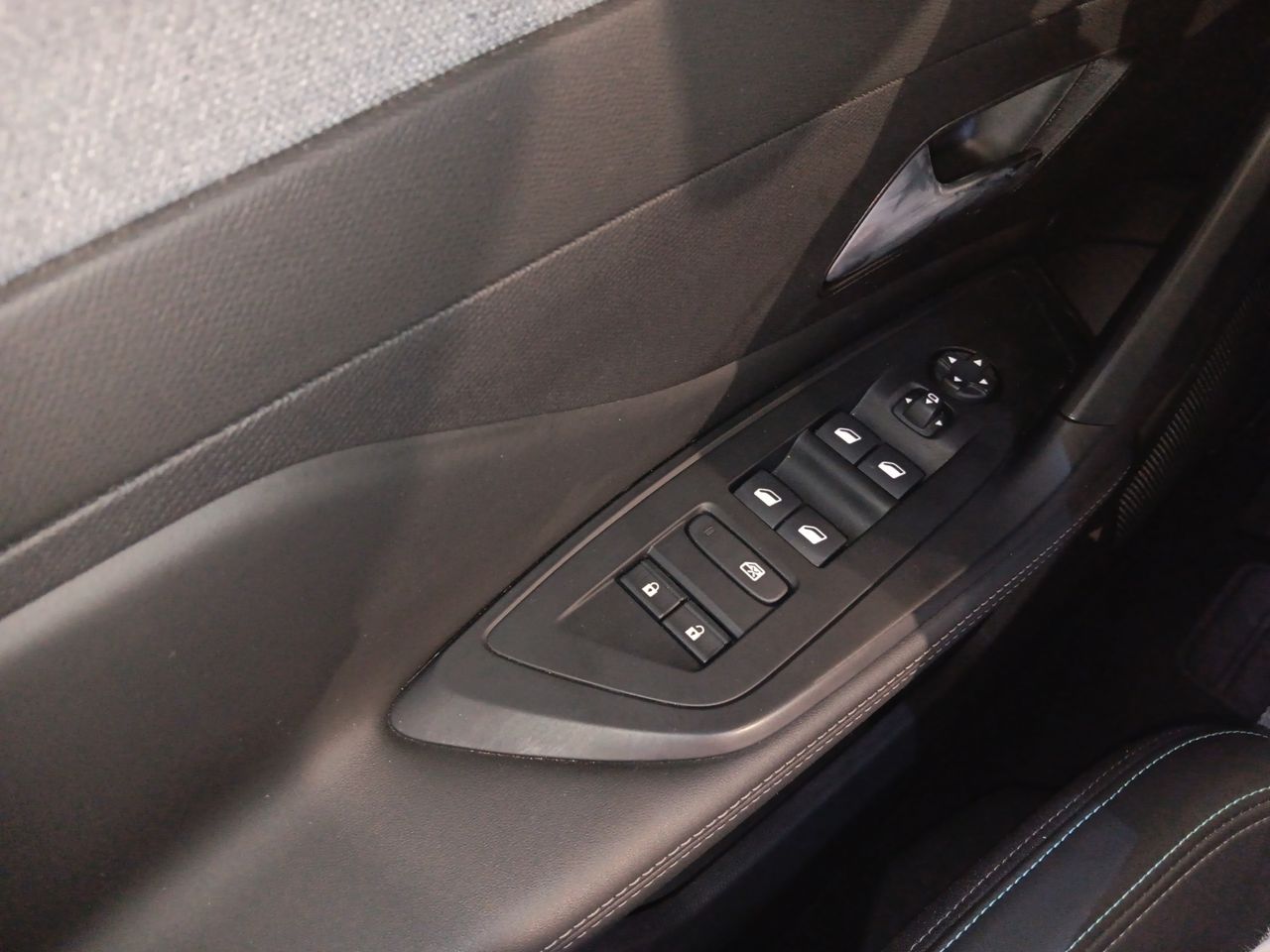 Peugeot 308 5P Allure BlueHDi 130 S&S EAT8 - Foto 20