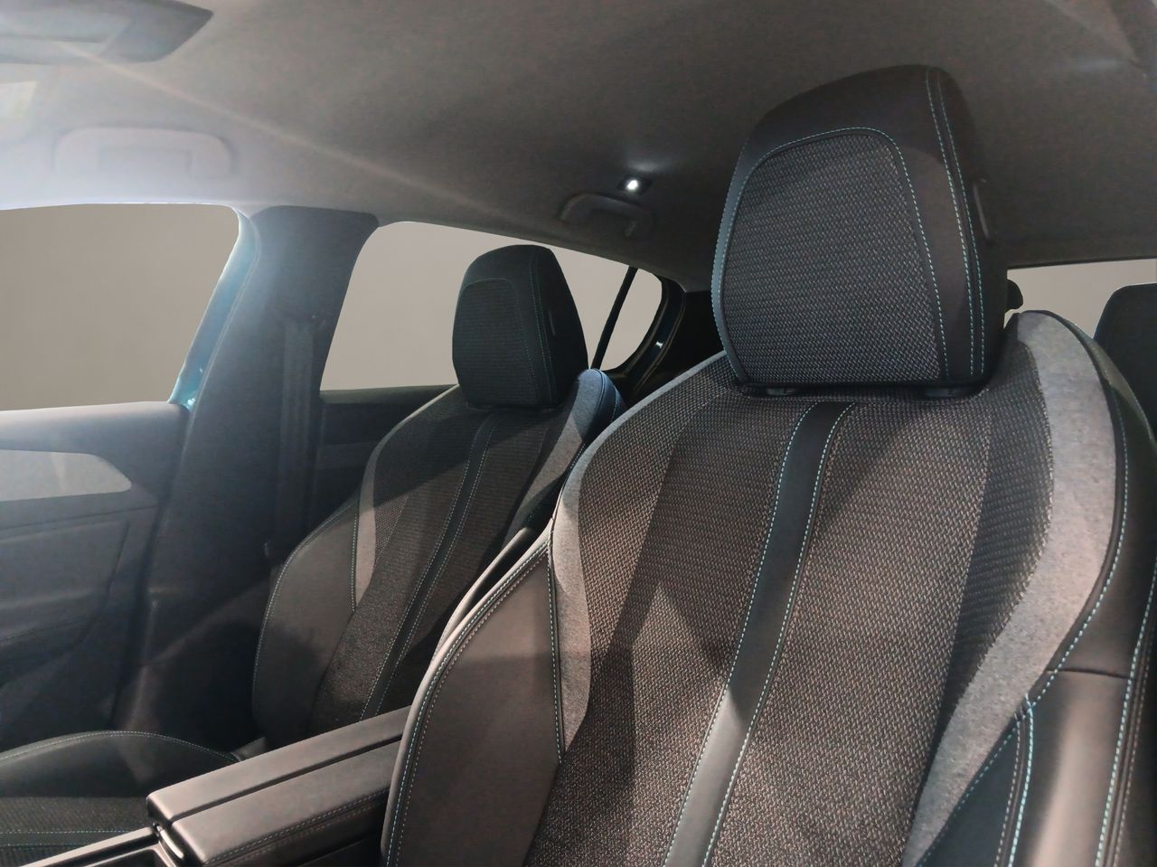 Peugeot 308 5P Allure BlueHDi 130 S&S EAT8 - Foto 15