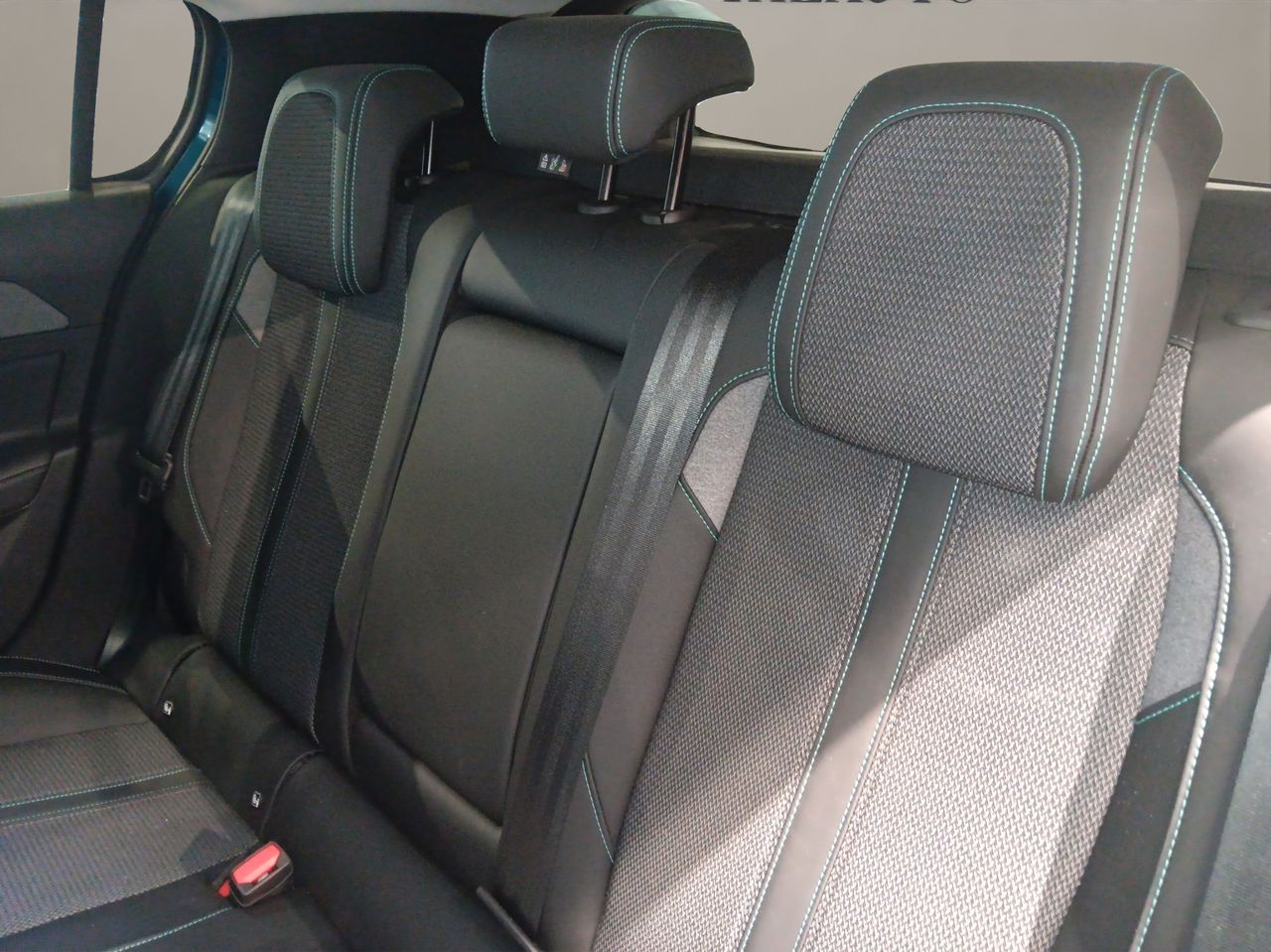 Peugeot 308 5P GT Hybrid MHEV 136 e-DCS6 - Foto 12