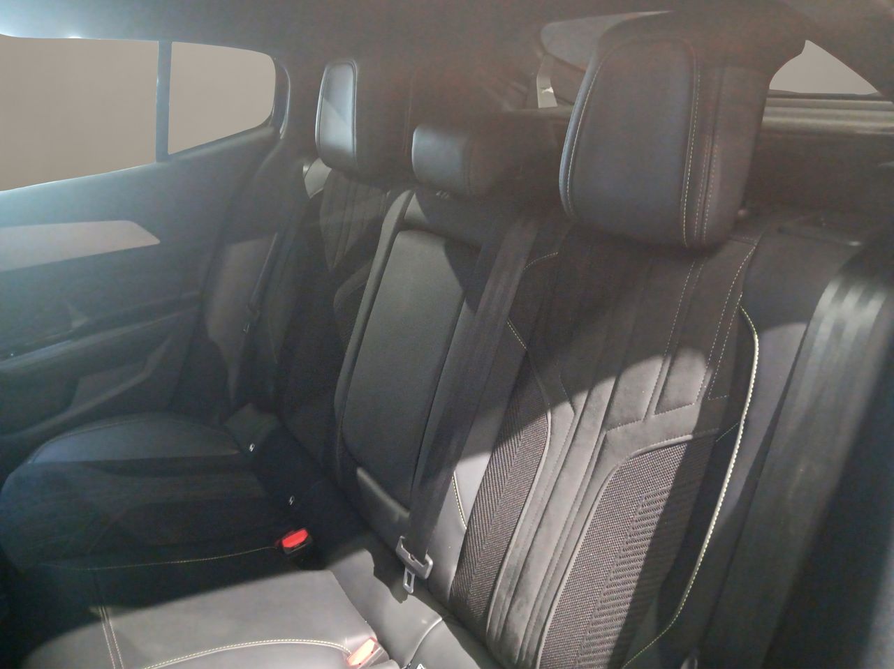 Peugeot 408 408 GT HYBRID 136 eDCS6 - Foto 12