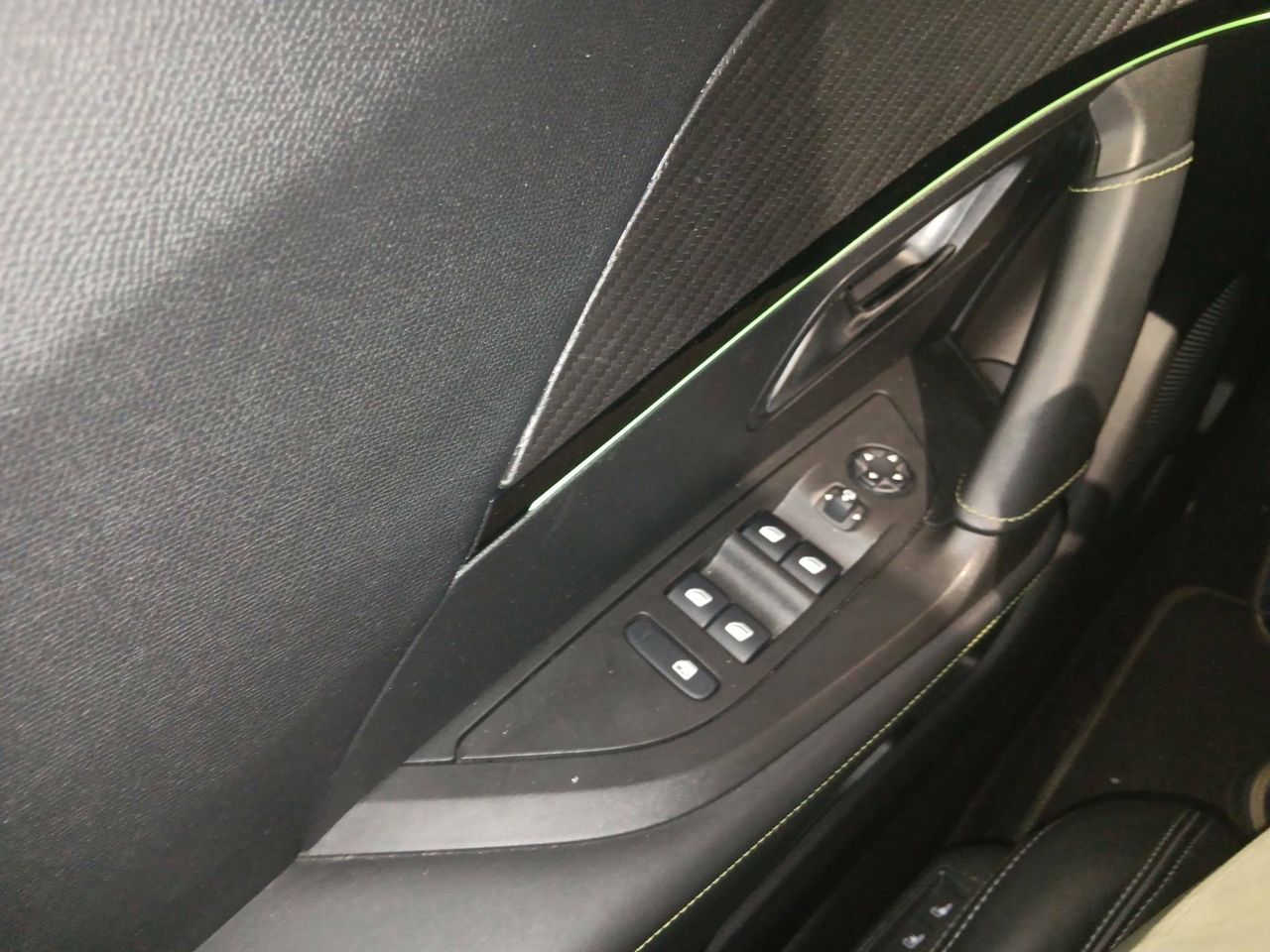 Peugeot 2008   BlueHDI 130 S&S EAT8 GT - Foto 6