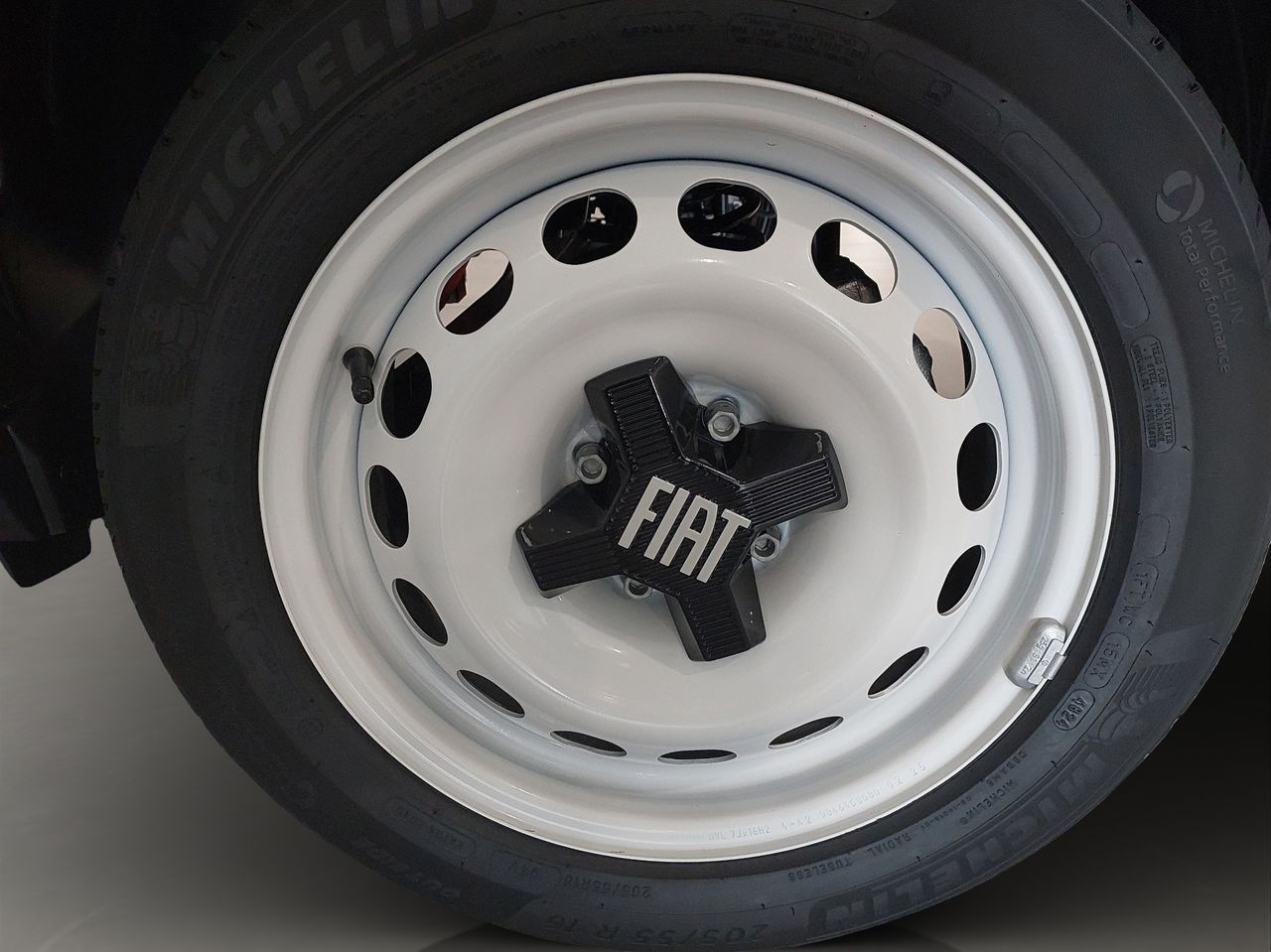 Fiat Grande Panda Red 44kWh 87kW (118cv) - Foto 12